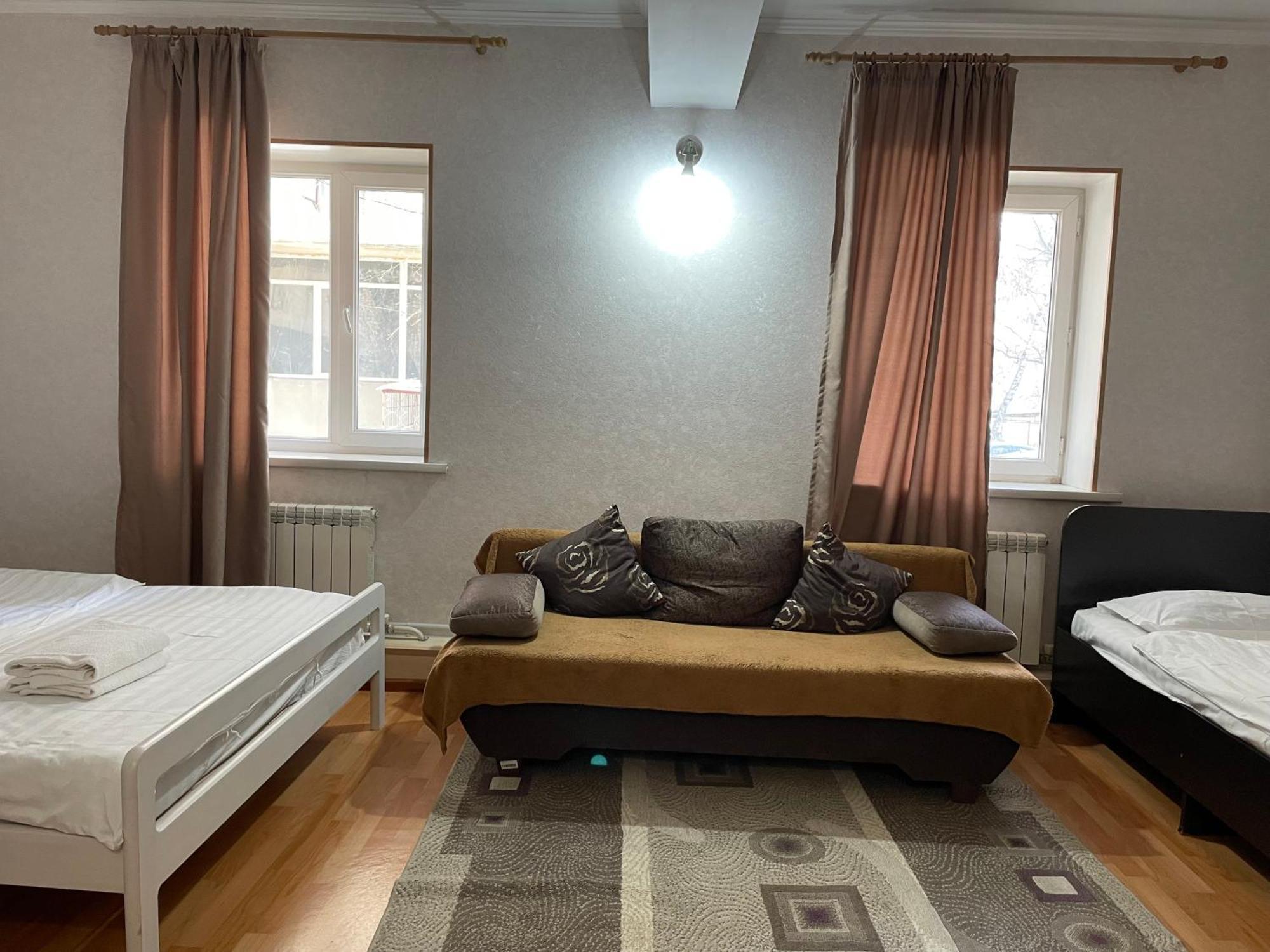 Hostel Fiveseasons Almaty Exterior foto