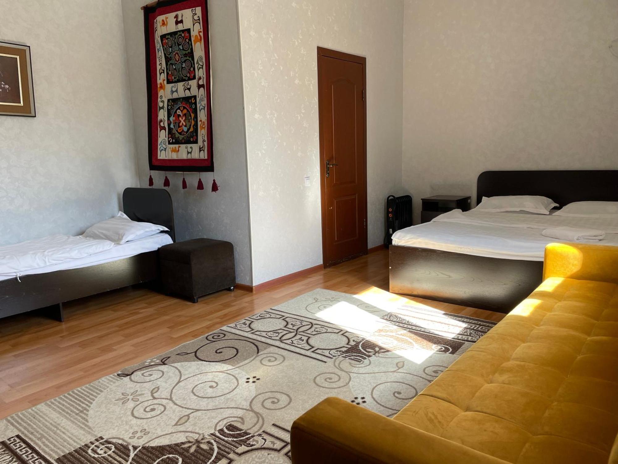 Hostel Fiveseasons Almaty Exterior foto