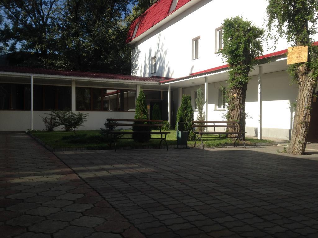 Hostel Fiveseasons Almaty Exterior foto