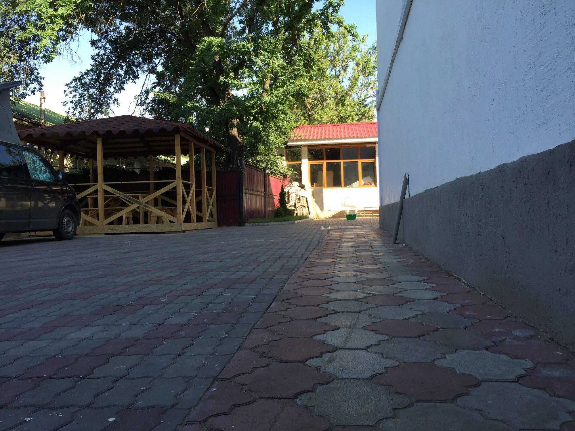 Hostel Fiveseasons Almaty Exterior foto